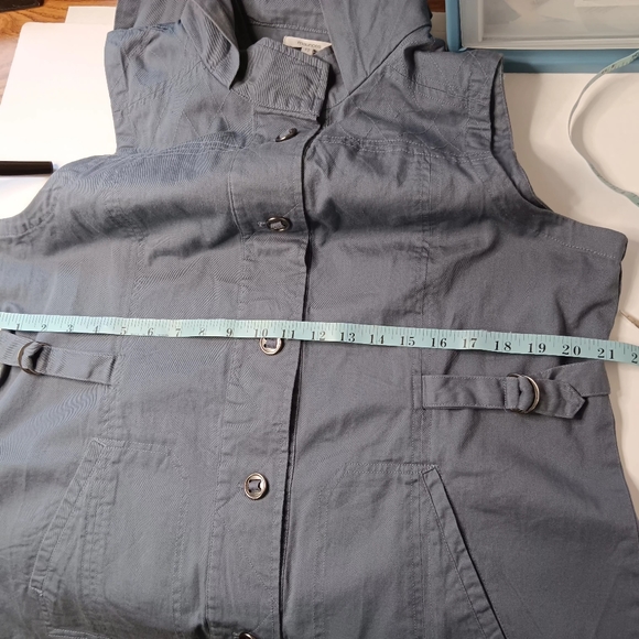 Hooded vest, Maurices size XL, new without tag. - Picture 13 of 17